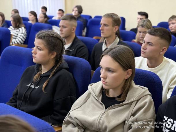 Сила духу та приклад незламності: зустріч студентів НАВС із ветераном