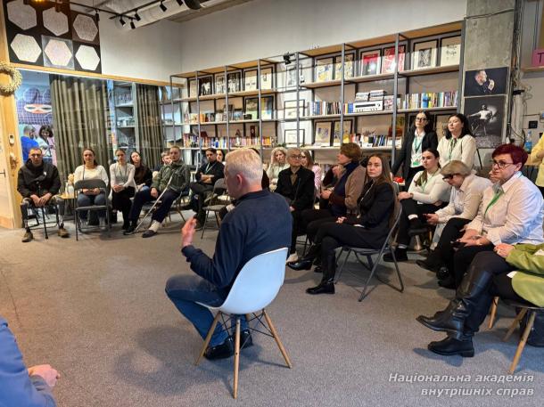 Підтримка ветеранів: інструктори безбар’єрної автошколи МВС завітали до центру TYTANOVI Підтримка ветеранів: інструктори безбар’єрної автошколи МВС завітали до центру TYTANOVI