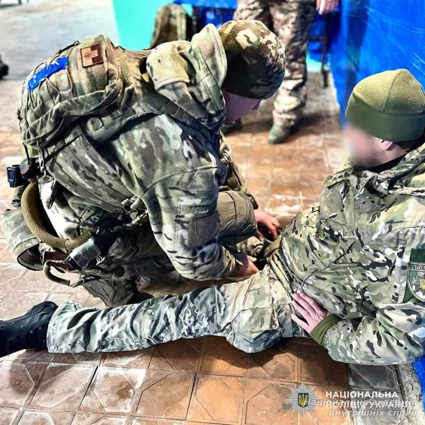 Фінальні відпрацювання з тактичної медицини для поліцейських зведеного загону Луганщини Фінальні відпрацювання з тактичної медицини для поліцейських зведеного загону Луганщини