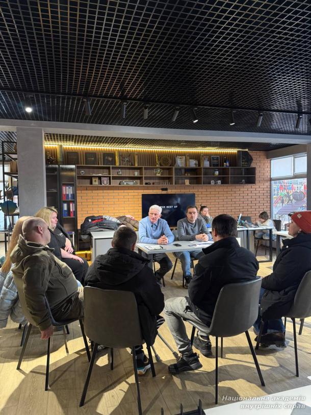 В Ірпені відбулася зустріч представників безбар’єрної автошколи НАВС із ветеранами В Ірпені відбулася зустріч представників безбар’єрної автошколи НАВС із ветеранами