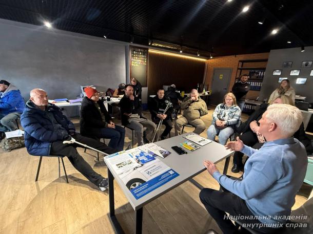 В Ірпені відбулася зустріч представників безбар’єрної автошколи НАВС із ветеранами В Ірпені відбулася зустріч представників безбар’єрної автошколи НАВС із ветеранами