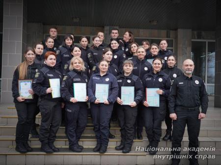 Перший випуск поліцейських Служби освітньої безпеки