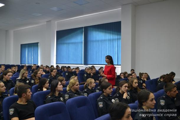 «Світська бесіда: тонкощі, які повинен знати кожен!» 