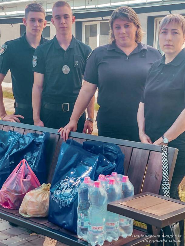 Представники кафедри кримінального права НАВС відвідали поранених бійців Об’єднаної штурмової бригади Національної поліції України «Лють»