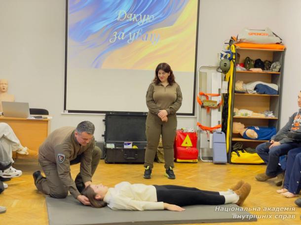 Практичний тренінг з домедичної допомоги: майбутніх фахівців НАВС навчали алгоритму дій під час епілептичного нападу Практичний тренінг з домедичної допомоги: майбутніх фахівців НАВС навчали алгоритму дій під час епілептичного нападу