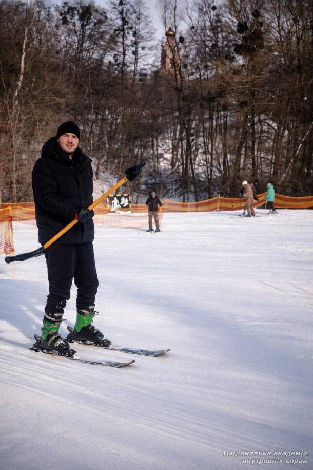 Лижне заняття на Голосіївській гірці для ветеранів: спорт, підтримка і здійснені мрії Лижне заняття на Голосіївській гірці для ветеранів: спорт, підтримка і здійснені мрії