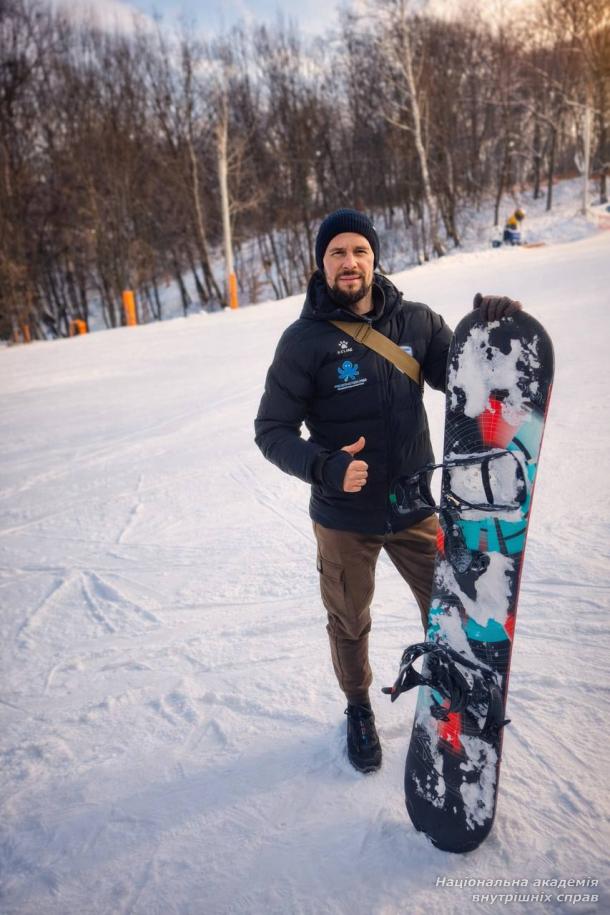 Лижне заняття на Голосіївській гірці для ветеранів: спорт, підтримка і здійснені мрії Лижне заняття на Голосіївській гірці для ветеранів: спорт, підтримка і здійснені мрії