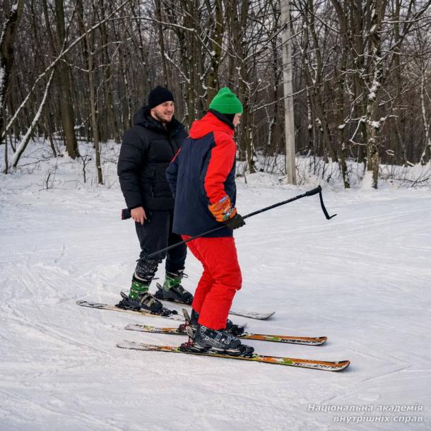 Лижне заняття на Голосіївській гірці для ветеранів: спорт, підтримка і здійснені мрії Лижне заняття на Голосіївській гірці для ветеранів: спорт, підтримка і здійснені мрії