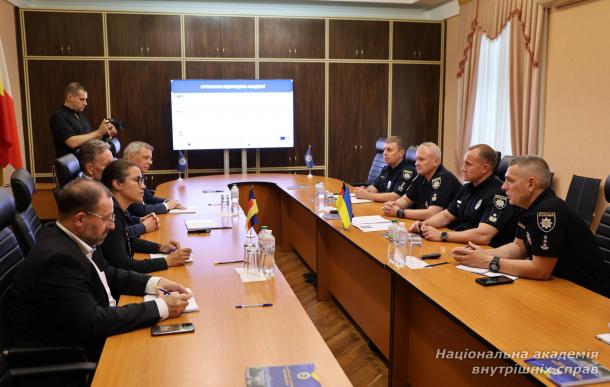 У межах міжнародної співпраці до Національної академії внутрішніх справ завітало керівництво Федерального відомства кримінальної поліції Республіки Німеччини. 