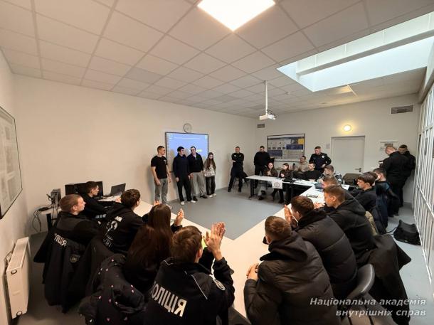 «Контрольована поставка»: в академії відпрацювали багатокомпонентну симуляцію з протидії наркозлочинності «Контрольована поставка»: в академії відпрацювали багатокомпонентну симуляцію з протидії наркозлочинності