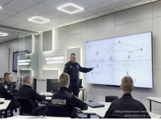 «Контрольована поставка»: в академії відпрацювали багатокомпонентну симуляцію з протидії наркозлочинності «Контрольована поставка»: в академії відпрацювали багатокомпонентну симуляцію з протидії наркозлочинності