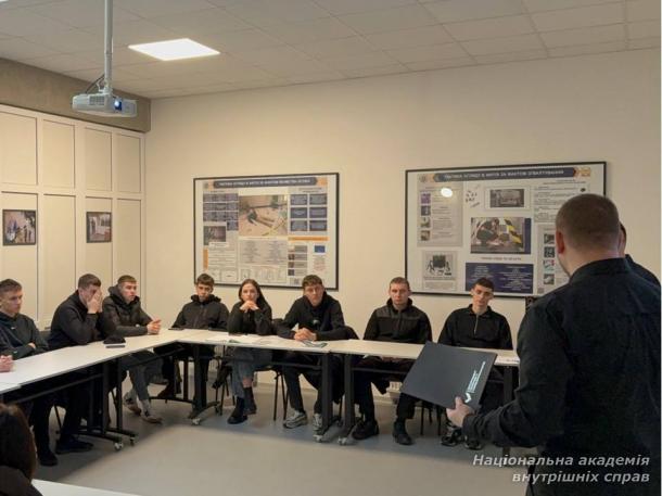 «Контрольована поставка»: в академії відпрацювали багатокомпонентну симуляцію з протидії наркозлочинності «Контрольована поставка»: в академії відпрацювали багатокомпонентну симуляцію з протидії наркозлочинності