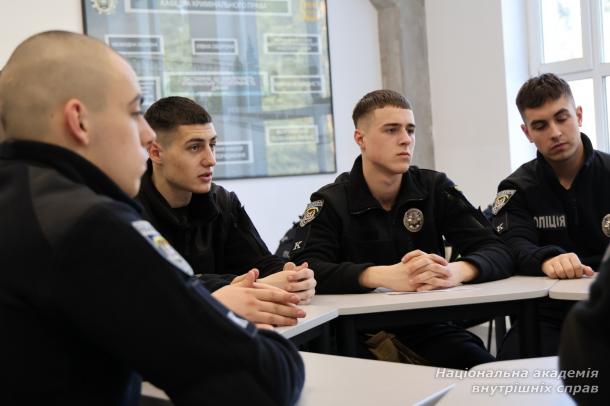 Від адаптації до професії: роль менторства в НАВС Від адаптації до професії: роль менторства в НАВС