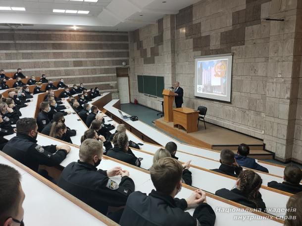 До 100-річчя НАВС: у ННІ № 3 відбулася зустріч з людиною-легендою Василем Фатхутдіновим