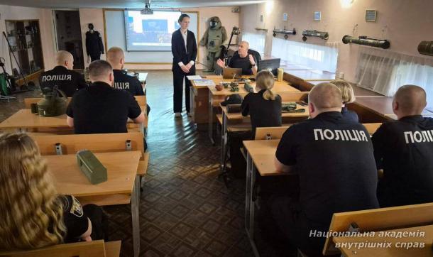 У КЦППП «Академія поліції» провели бінарне заняття з безпеки під час поводження з вибухонебезпечними предметами