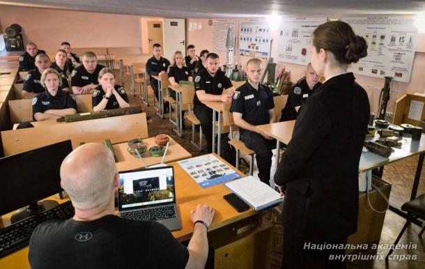 У КЦППП «Академія поліції» провели бінарне заняття з безпеки під час поводження з вибухонебезпечними предметами
