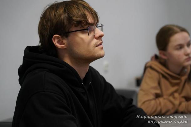 У НАВС тривають розмовні англомовні клуби У НАВС тривають розмовні англомовні клуби