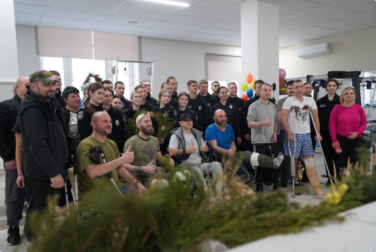 До Дня святого Миколая курсанти НАВС прикрасили святкову залу для бійців у центрі «Recovery»