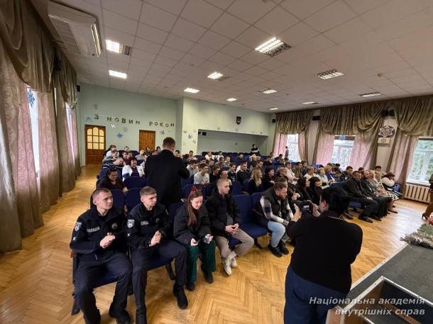 Курсанти ННІПД привітали вихованців Святошинського інтернату зі святом святого Миколая