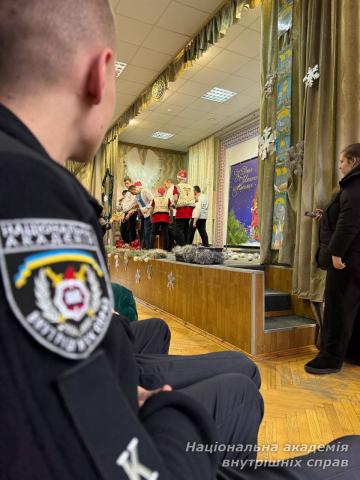 Курсанти ННІПД привітали вихованців Святошинського інтернату зі святом святого Миколая