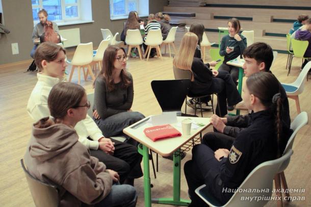 Учасники Парламенту курсантсько-студентського самоврядування НАВС провели профорієнтаційну роботу для підлітків у проєкті «Дженерейшн плюс»