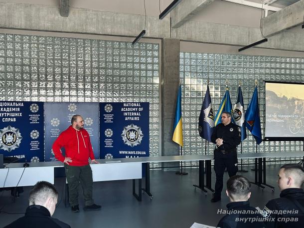 Безпека після війни: курсанти НАВС зустрілися з представниками фонду «Розмінування України»