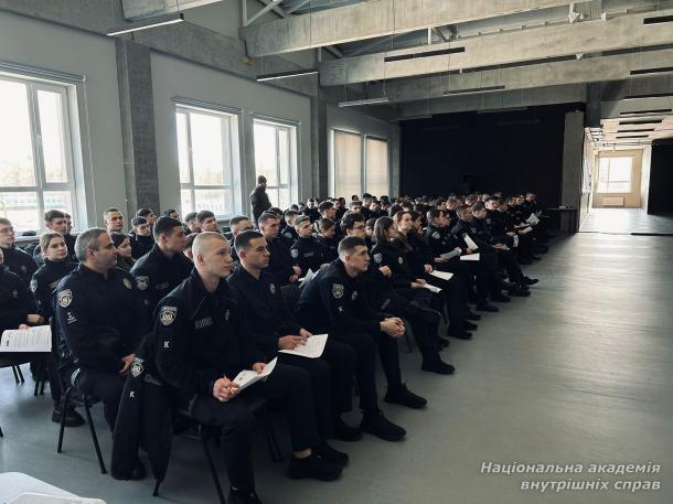 Безпека після війни: курсанти НАВС зустрілися з представниками фонду «Розмінування України»