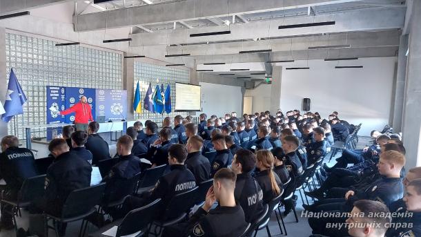 Безпека після війни: курсанти НАВС зустрілися з представниками фонду «Розмінування України»