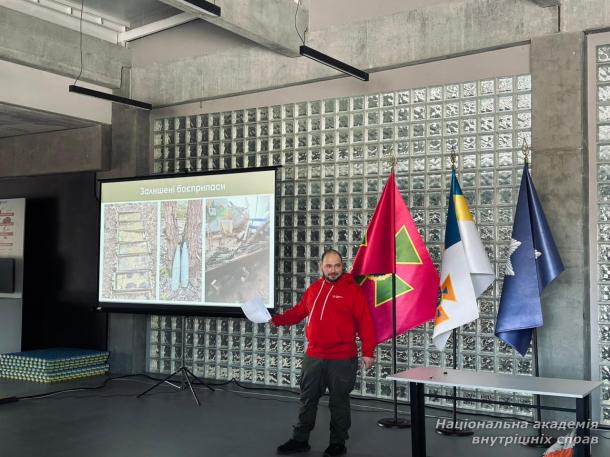 Безпека після війни: курсанти НАВС зустрілися з представниками фонду «Розмінування України»