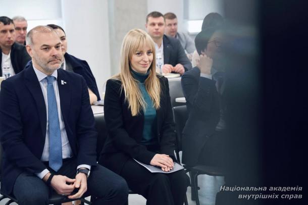 Безбар’єрність у дії: у НАВС обговорили сучасні підходи до доступного й безпечного водіння