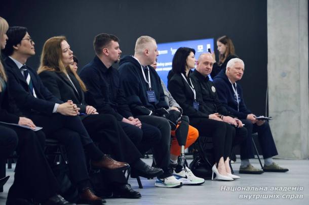 Безбар’єрність у дії: у НАВС обговорили сучасні підходи до доступного й безпечного водіння