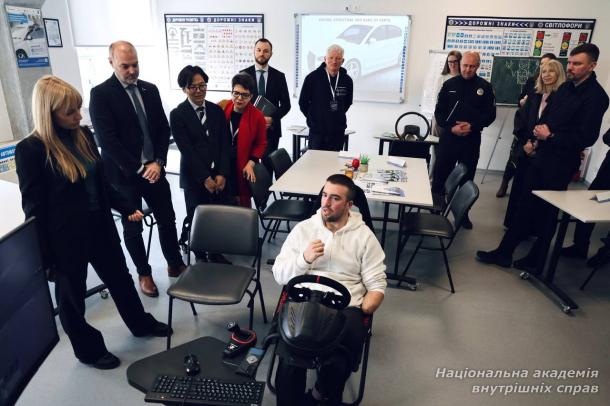 Безбар’єрність у дії: у НАВС обговорили сучасні підходи до доступного й безпечного водіння