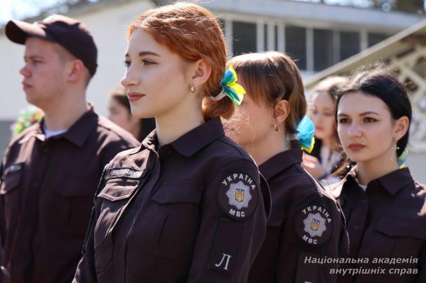 «Веснянки» в шпиталі: курсанти й ліцеїсти подарували концерт ветеранам