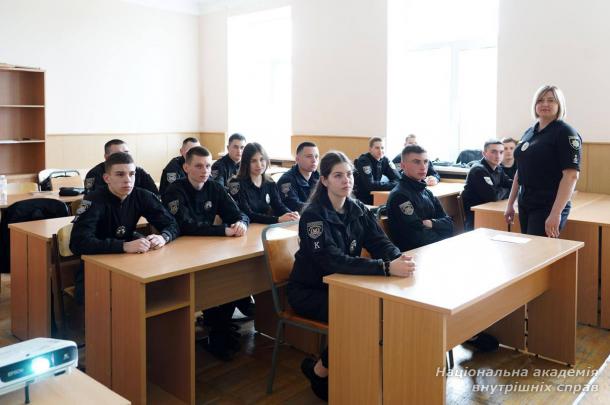 Ювенальна поліція Києва провела лекцію для курсантів НАВС з протидії булінгу