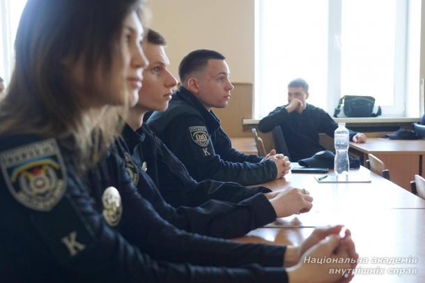 Ювенальна поліція Києва провела лекцію для курсантів НАВС з протидії булінгу