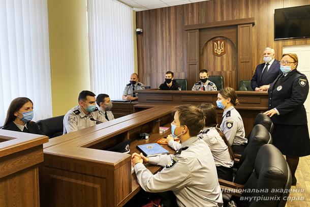 Бінарне практичне заняття професора Дмитра Письменного на навчально-тренувальному полігоні «Зала судових засідань»