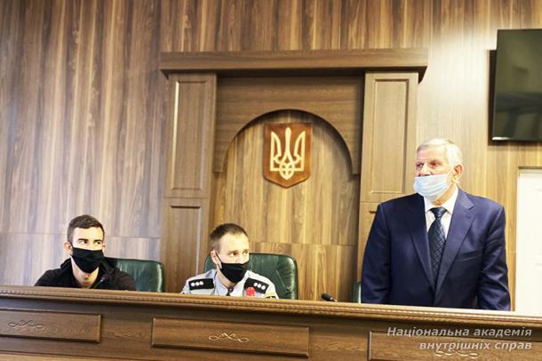 Бінарне практичне заняття професора Дмитра Письменного на навчально-тренувальному полігоні «Зала судових засідань»