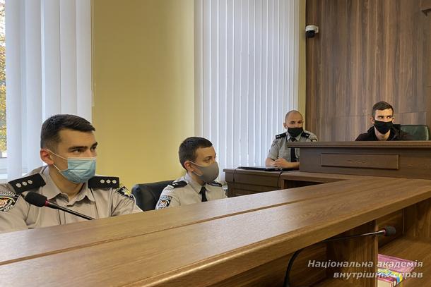Бінарне практичне заняття професора Дмитра Письменного на навчально-тренувальному полігоні «Зала судових засідань»