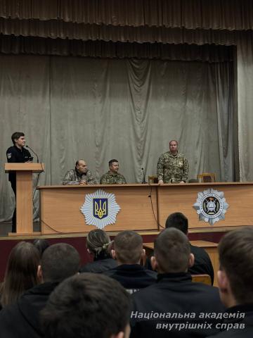 Зустріч  поколінь: курсанти навчально-наукового експертно-криміналістичного інституту діалогували із захисниками України