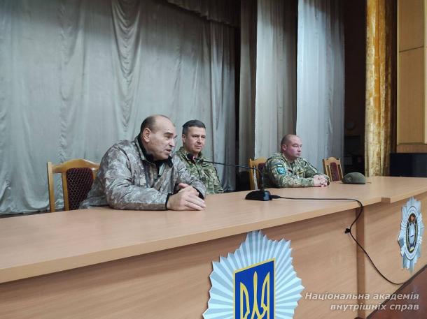 Зустріч  поколінь: курсанти навчально-наукового експертно-криміналістичного інституту діалогували із захисниками України
