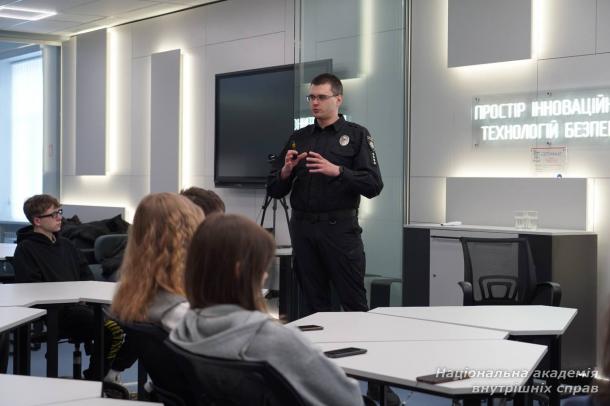 Освітній візит до НАВС: лекція з кібербезпеки та екскурсія в Музей МВС