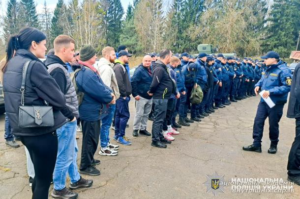 Курсанти НАВС долучилися до масштабних пошуків зниклого хлопчика на Рівненщині: дитину вдалося врятувати