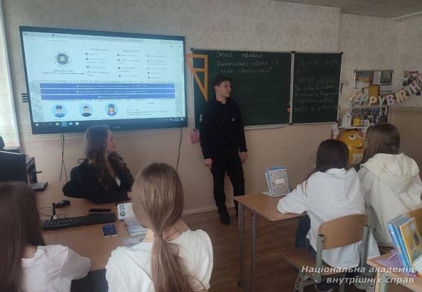 Профорієнтаційна робота триває: школярі ознайомлюються з професією спеціаліста-криміналіста