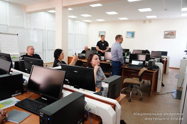 Експерт Консультативної місії ЄС провів семінар для працівників академії