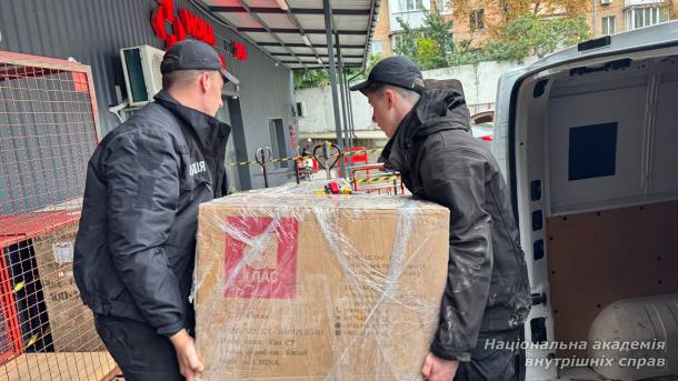 НАВС передала 500 кг гуманітарної допомоги захисникам до Дня захисників і захисниць України