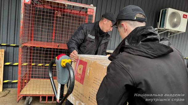 НАВС передала 500 кг гуманітарної допомоги захисникам до Дня захисників і захисниць України