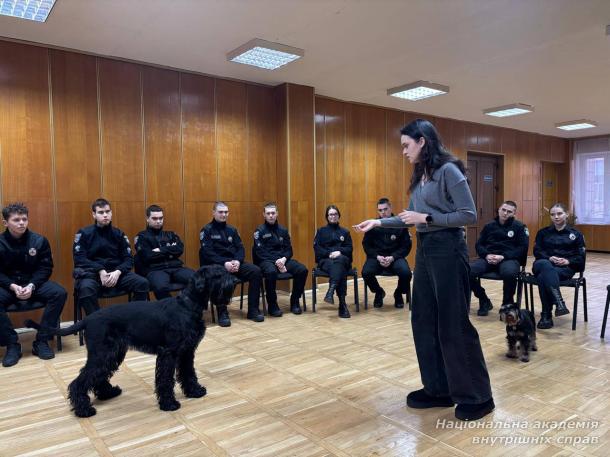 Курсанти НАВС відвідали заняття з елементами каністерапії для зміцнення психологічної стійкості