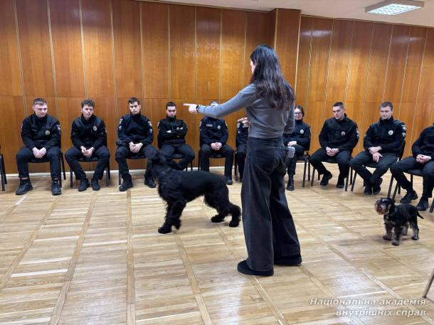 Курсанти НАВС відвідали заняття з елементами каністерапії для зміцнення психологічної стійкості