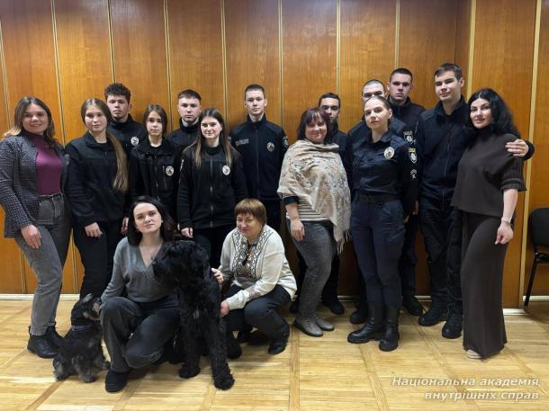 Курсанти НАВС відвідали заняття з елементами каністерапії для зміцнення психологічної стійкості