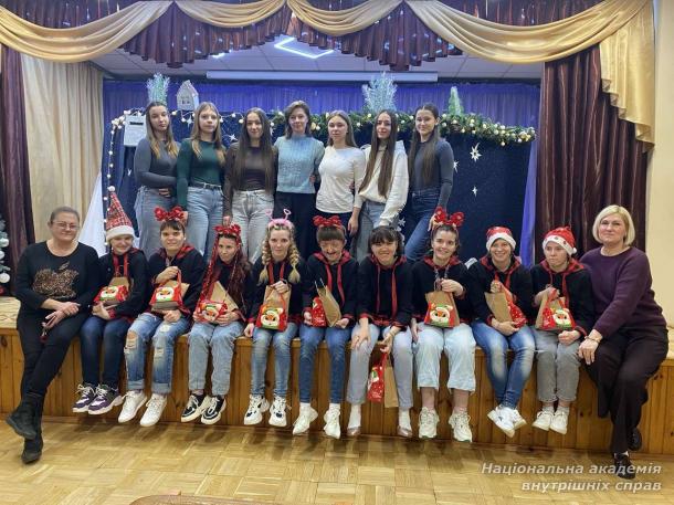 Студенти НАВС подарували атмосферу свята вихованкам Дарницького дитячого будинку-інтернату